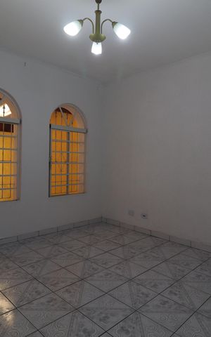 Casa à venda com 135m², 3 quartos e 2 vagasSala
