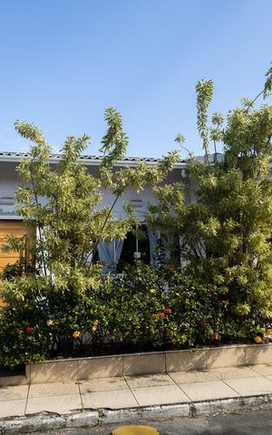 Casa de condomínio à venda com 66m², 2 quartos e 2 vagas Casa de condomínio à venda com 66m², 2 quartos e 2 vagasFachada