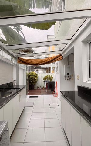 Casa de condomínio para alugar com 226m², 3 quartos e 3 vagas Casa de condomínio para alugar com 226m², 3 quartos e 3 vagasCozinha e Área de Serviço