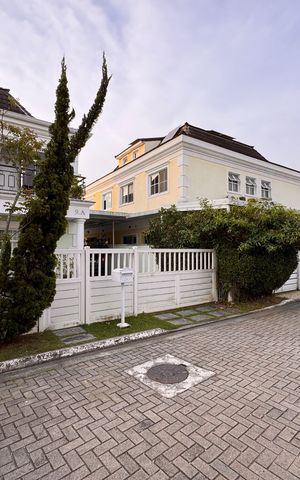 Casa de condomínio para alugar com 226m², 3 quartos e 3 vagas Casa de condomínio para alugar com 226m², 3 quartos e 3 vagasFachada
