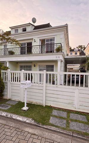 Casa de condomínio para alugar com 226m², 3 quartos e 3 vagas Casa de condomínio para alugar com 226m², 3 quartos e 3 vagasFachada