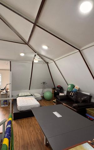 Casa de condomínio para alugar com 226m², 3 quartos e 3 vagas Casa de condomínio para alugar com 226m², 3 quartos e 3 vagasSótão