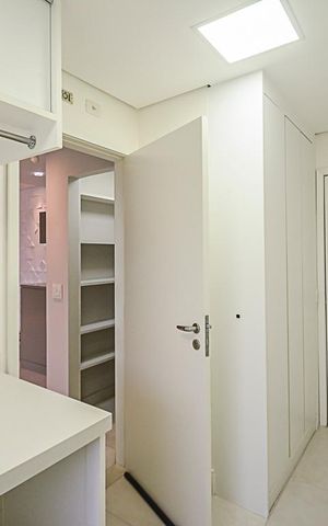 Apartamento à venda com 131m², 3 quartos e 2 vagas Apartamento à venda com 131m², 3 quartos e 2 vagasÁrea de Serviço
