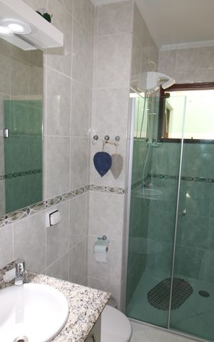 Casa de condomínio à venda com 115m², 3 quartos e 2 vagasBanheiro