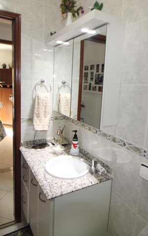 Casa de condomínio à venda com 115m², 3 quartos e 2 vagasBanheiro
