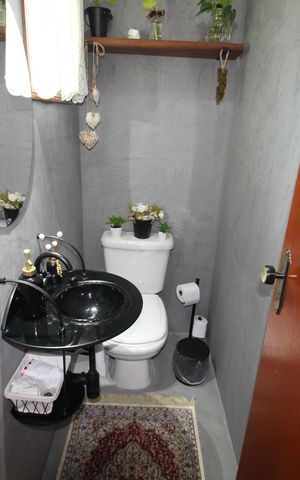 Casa de condomínio à venda com 115m², 3 quartos e 2 vagasLavabo