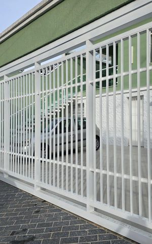 Casa à venda com 300m², 4 quartos e 4 vagas Casa à venda com 300m², 4 quartos e 4 vagasFachada