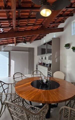 Casa à venda com 300m², 4 quartos e 4 vagas Casa à venda com 300m², 4 quartos e 4 vagasEspaço Gourmet