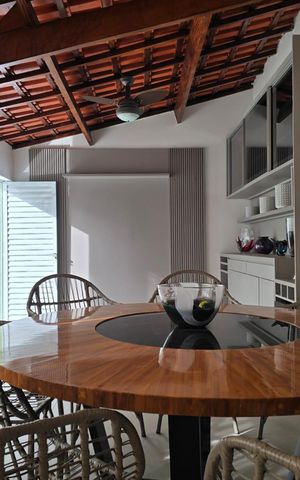 Casa à venda com 300m², 4 quartos e 4 vagas Casa à venda com 300m², 4 quartos e 4 vagasEspaço Gourmet