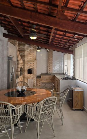 Casa à venda com 300m², 4 quartos e 4 vagas Casa à venda com 300m², 4 quartos e 4 vagasEspaço Gourmet