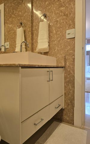 Casa à venda com 300m², 4 quartos e 4 vagas Casa à venda com 300m², 4 quartos e 4 vagasBanheiro da Suíte 2