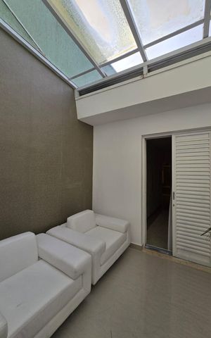 Casa à venda com 300m², 4 quartos e 4 vagas Casa à venda com 300m², 4 quartos e 4 vagasHall entre Suítes 02 e 03
