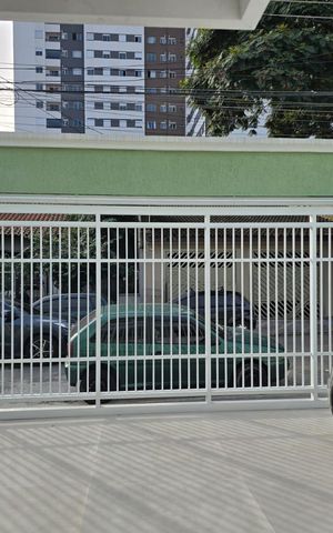 Casa à venda com 300m², 4 quartos e 4 vagas Casa à venda com 300m², 4 quartos e 4 vagasGaragem