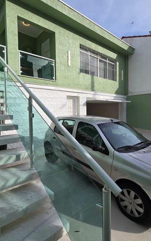 Casa à venda com 300m², 4 quartos e 4 vagas Casa à venda com 300m², 4 quartos e 4 vagasGaragem