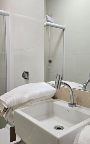Casa à venda com 300m², 4 quartos e 4 vagas Casa à venda com 300m², 4 quartos e 4 vagasBanheiro da Suíte 3