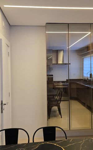 Casa à venda com 300m², 4 quartos e 4 vagas Casa à venda com 300m², 4 quartos e 4 vagasCozinha