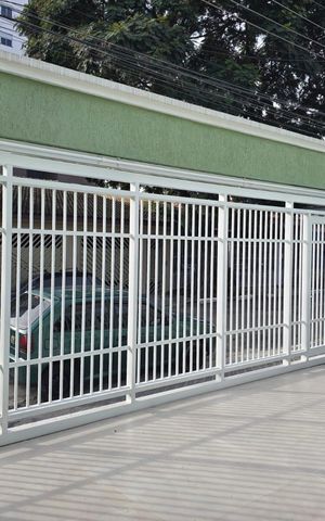Casa à venda com 300m², 4 quartos e 4 vagas Casa à venda com 300m², 4 quartos e 4 vagasGaragem