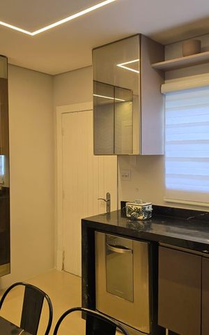 Casa à venda com 300m², 4 quartos e 4 vagas Casa à venda com 300m², 4 quartos e 4 vagasCozinha