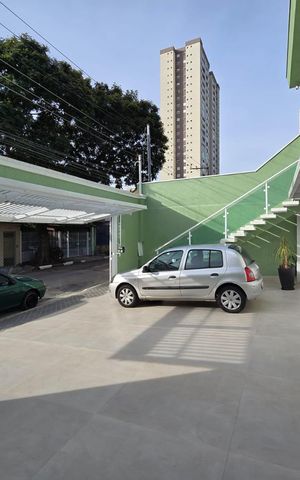 Casa à venda com 300m², 4 quartos e 4 vagas Casa à venda com 300m², 4 quartos e 4 vagasGaragem