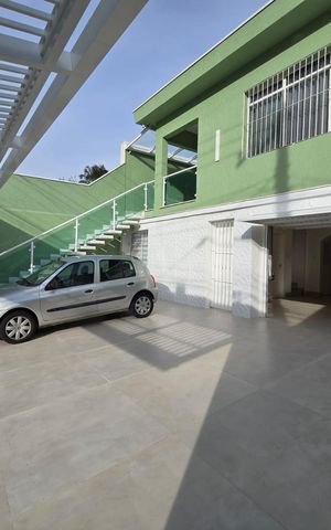 Casa à venda com 300m², 4 quartos e 4 vagas Casa à venda com 300m², 4 quartos e 4 vagasGaragem