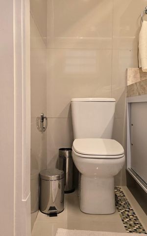 Casa à venda com 300m², 4 quartos e 4 vagas Casa à venda com 300m², 4 quartos e 4 vagasBanheiro da Suíte 1