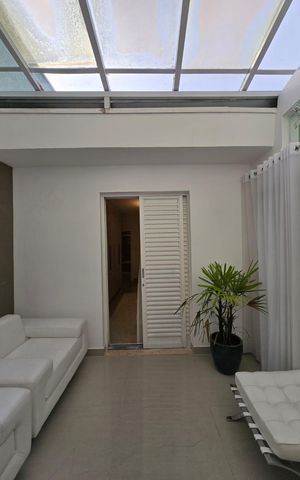 Casa à venda com 300m², 4 quartos e 4 vagas Casa à venda com 300m², 4 quartos e 4 vagasHall entre Suítes 02 e 03