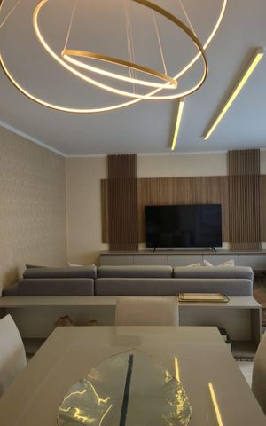 Casa à venda com 300m², 4 quartos e 4 vagas Casa à venda com 300m², 4 quartos e 4 vagasSala