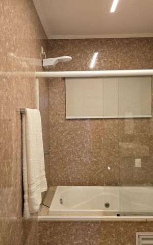Casa à venda com 300m², 4 quartos e 4 vagas Casa à venda com 300m², 4 quartos e 4 vagasBanheiro da Suíte 2
