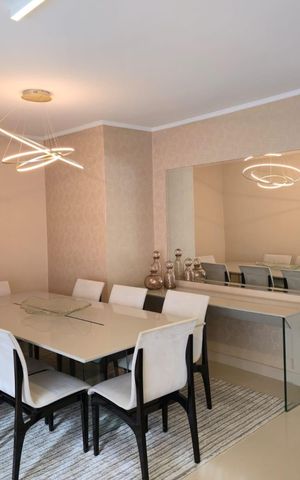 Casa à venda com 300m², 4 quartos e 4 vagas Casa à venda com 300m², 4 quartos e 4 vagasSala
