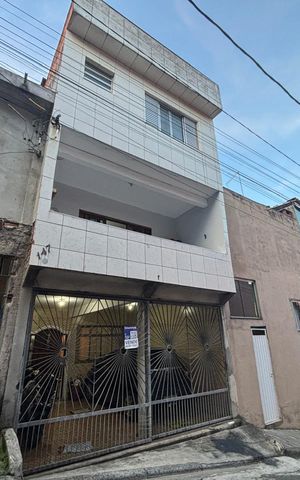 Casa à venda com 156m², 2 quartos e 2 vagas Casa à venda com 156m², 2 quartos e 2 vagasFachada