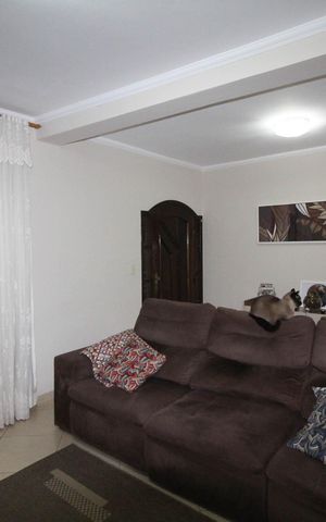 Casa à venda com 230m², 3 quartos e 2 vagas Casa à venda com 230m², 3 quartos e 2 vagasSala