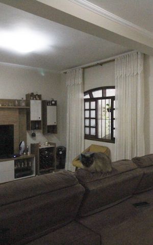 Casa à venda com 230m², 3 quartos e 2 vagas Casa à venda com 230m², 3 quartos e 2 vagasSala