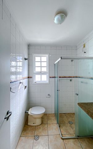 Casa à venda com 257m², 4 quartos e 2 vagas Casa à venda com 257m², 4 quartos e 2 vagasBanheiro