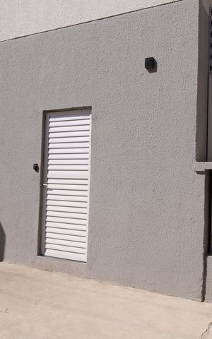 Apartamento para alugar com 38m², 2 quartos e sem vagaPlaca instalada na grade da fachada do condomínio - Código da placa: FEWQ-1352