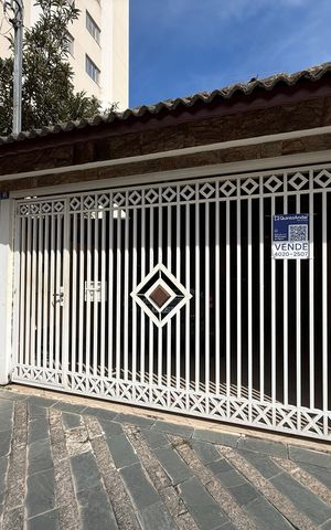 Casa à venda com 177m², 4 quartos e 4 vagas Casa à venda com 177m², 4 quartos e 4 vagasPlaca