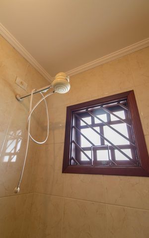 Casa à venda com 177m², 4 quartos e 4 vagas Casa à venda com 177m², 4 quartos e 4 vagasBanheiro 2