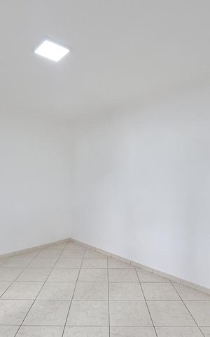 Casa à venda com 160m², 2 quartos e 2 vagas Casa à venda com 160m², 2 quartos e 2 vagasSala