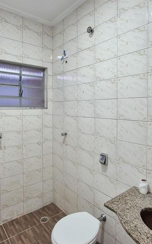Casa à venda com 160m², 2 quartos e 2 vagas Casa à venda com 160m², 2 quartos e 2 vagasBanheiro Social