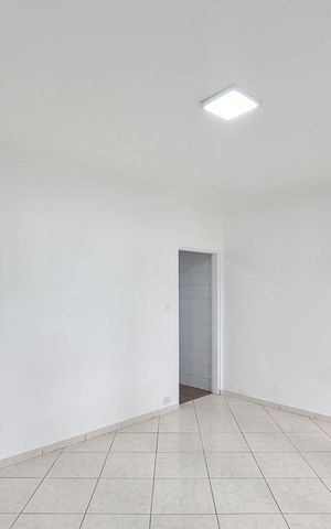Casa à venda com 160m², 2 quartos e 2 vagas Casa à venda com 160m², 2 quartos e 2 vagasSala