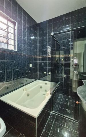Casa à venda com 160m², 2 quartos e 2 vagas Casa à venda com 160m², 2 quartos e 2 vagasBanheiro da Suíte