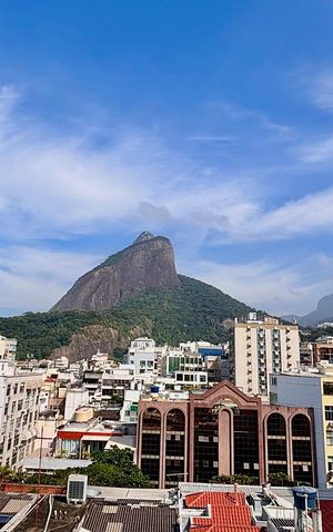 Apartamento para alugar com 90m², 2 quartos e sem vaga Apartamento para alugar com 90m², 2 quartos e sem vagaSala - vista livre para o morro dois irmãos