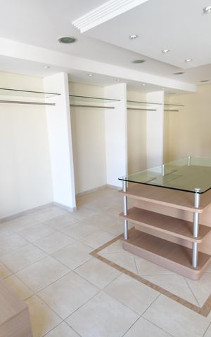 Casa para alugar com 216m², 1 quarto e 3 vagasSala