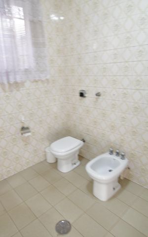 Casa para alugar com 216m², 1 quarto e 3 vagasBanheiro