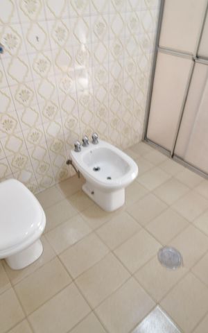 Casa para alugar com 216m², 1 quarto e 3 vagasBanheiro
