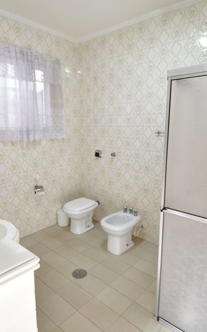 Casa para alugar com 216m², 1 quarto e 3 vagasBanheiro