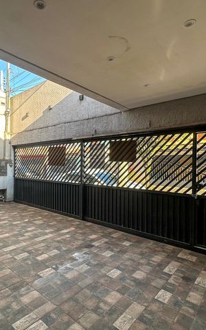 Casa à venda com 221m², 4 quartos e 2 vagas Casa à venda com 221m², 4 quartos e 2 vagasGaragem