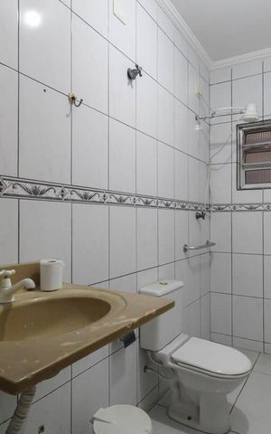 Casa à venda com 180m², 3 quartos e 2 vagas Casa à venda com 180m², 3 quartos e 2 vagasBanheiro