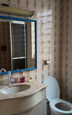 Casa à venda com 200m², 3 quartos e sem vaga Casa à venda com 200m², 3 quartos e sem vagaBanheiro