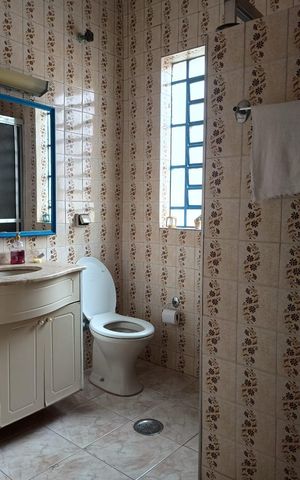 Casa à venda com 200m², 3 quartos e sem vaga Casa à venda com 200m², 3 quartos e sem vagaBanheiro
