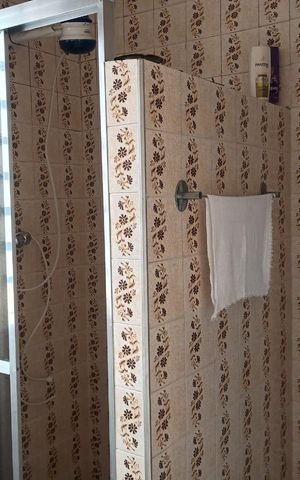 Casa à venda com 200m², 3 quartos e sem vaga Casa à venda com 200m², 3 quartos e sem vagaBanheiro